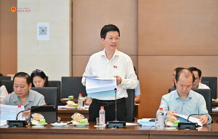 ĐBQH hoạt động chuyên trách tại Ủy ban Văn hóa và Xã hội Đỗ Chí Nghĩa góp ý, dự thảo Luật cần có các quy định hướng tới phát triển xuất bản - ngành công nghiệp văn hóa, thiết kế một khoản riêng về phát triển văn hóa đọc