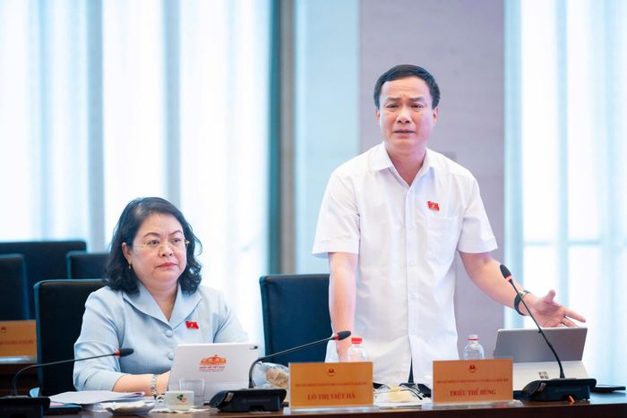 Theo Phó Chủ nhiệm Ủy ban Văn hóa và Xã hội Triệu Thế Hùng, các chính sách của Nhà nước cần tạo thêm nguồn lực để xuất bản trở thành một ngành công nghiệp văn hóa, tạo nguồn thu lớn hơn cho ngân sách nhà nước