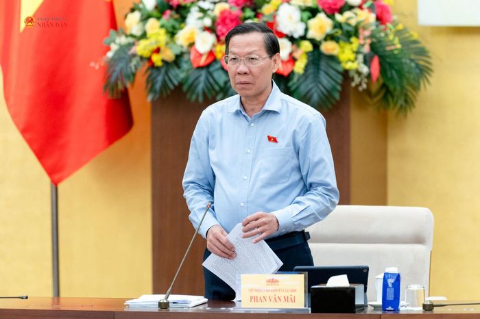Chủ nhiệm Ủy ban Kinh tế và Tài chính Phan Văn Mãi phát biểu