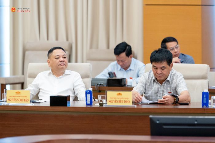 Các đại biểu tham dự phiên họp