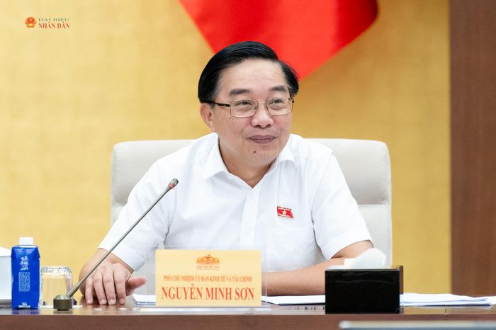 Phó Chủ nhiệm Ủy ban Kinh tế và Tài chính Nguyễn Minh Sơn điều hành nội dung thảo luận