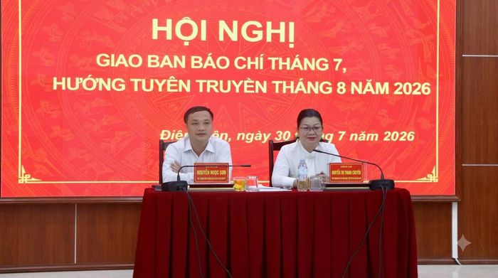 Lãnh đạo Ban Tuyên giáo và Dân vận Tỉnh ủy cùng Sở Văn hóa, Thể thao và Du lịch tỉnh Điện Biên chủ trì hội nghị. Ảnh ĐBP