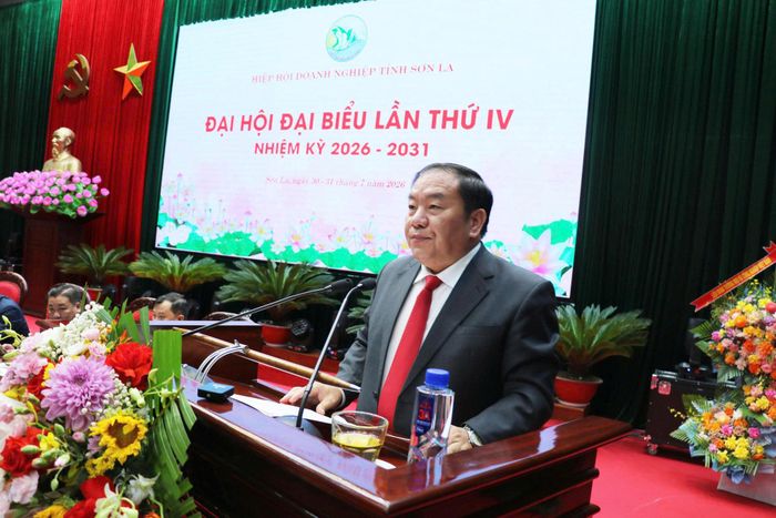 Ông Cháng A Của - Phó Bí thư Tỉnh ủy, Chủ tịch Thường trực Ủy ban MTTQ Việt Nam tỉnh Sơn La phát biểu tại Đại hội.