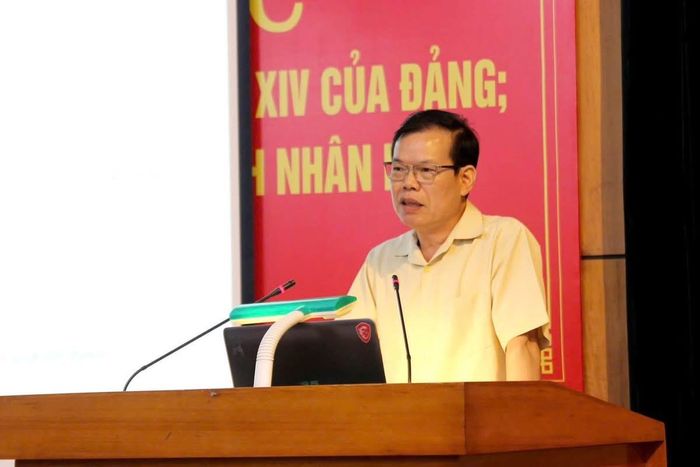 Ông Triệu Tài Vinh, Phó Trưởng Ban Tuyên giáo và Dân vận Trung ương phát biểu tại hội thảo.