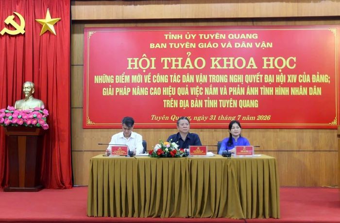Các đồng chí lãnh đạo Ban Tuyên giáo và Dân vận Tỉnh ủy Tuyên Quang chủ trì phần tham luận.