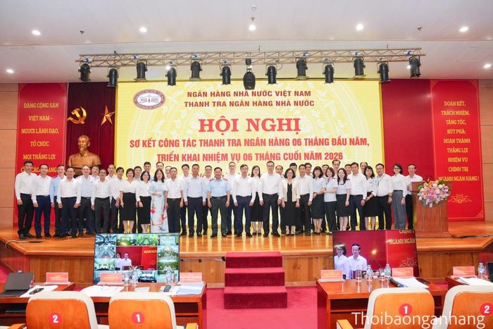 Thống đốc Phạm Đức Ấn, Phó Thống đốc Phạm Quang Dũng cùng đại diện lãnh đạo Thanh tra NHNN chụp ảnh kỷ niệm tại Hội nghị