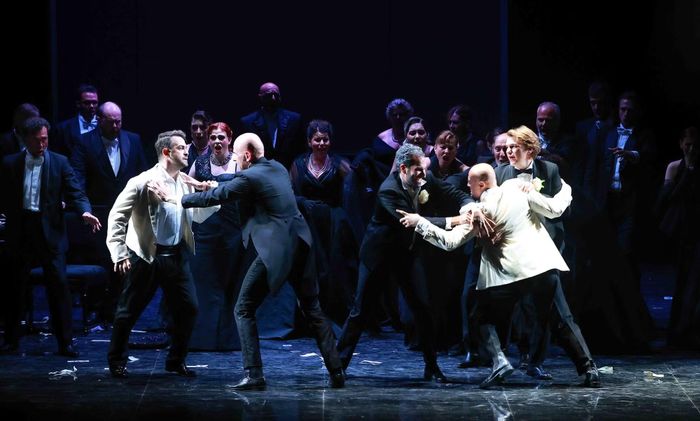 Cảnh trong vở La Traviata tối 30/7.