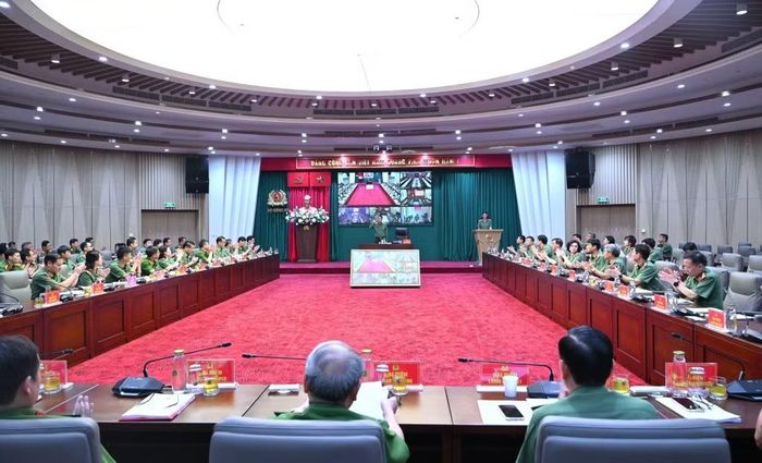 Thứ trưởng Lê Quốc Hùng và các đại biểu tham dự hội nghị tại điểm cầu Bộ Công an.