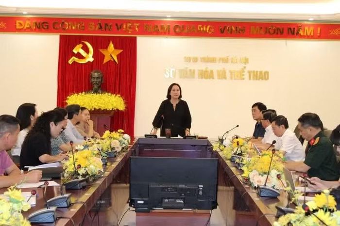 Phó Giám đốc Sở Văn hóa và Thể thao Hà Nội Nguyễn Thị Mai Hương chủ trì buổi họp báo.