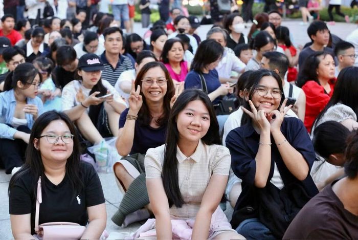 Một xã hội phát triển bền vững, trong đó con người vừa là trung tâm, vừa là chủ thể của quá trình phát triển.