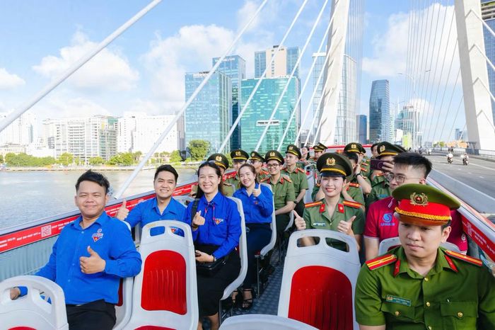 Xây dựng xã hội trật tự, kỷ cương, an toàn, lành mạnh, văn minh, hài hòa, phát triển.