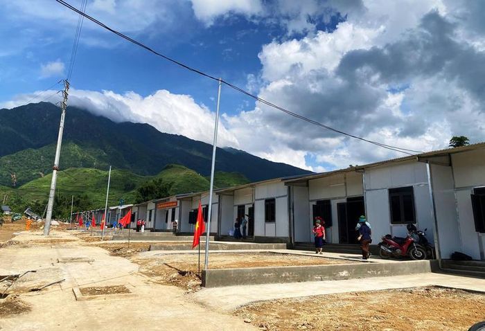 Những ngôi nhà mới, ở khu tái định cư Sân Bay, xã Mường Than (Lai Châu). Ảnh: Xã Mường Than cung cấp