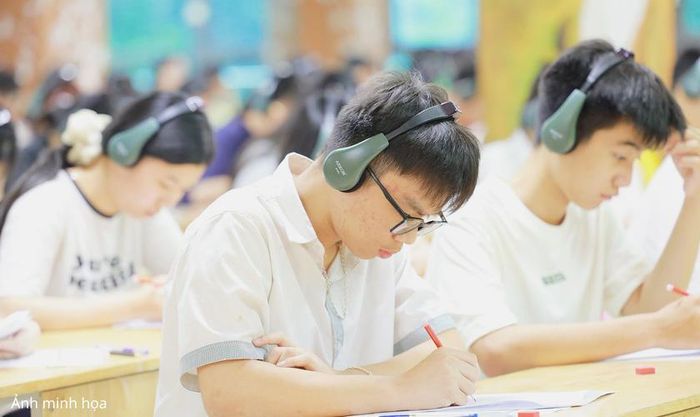 Học sinh Trường Trung học Phổ thông Mỹ Đình (Hà Nội) trong một đợt thi khảo sát tiếng Anh. Ảnh: Trường Trung học Phổ thông Mỹ Đình
