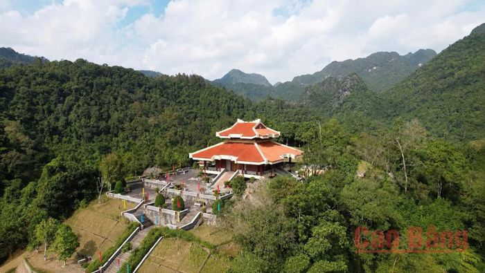 :Đền thờ Chủ tịch Hồ Chí Minh, Khu di tích Quốc gia đặc biệt Pác Bó - điểm đến lịch sử cách mạng trọng điểm của du lịch Cao Bằng.