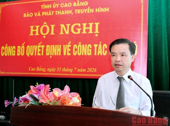 Phó Bí thư Thường trực Tỉnh ủy, Trưởng Đoàn đại biểu Quốc hội tỉnh Bế Thanh Tịnh phát biểu tại hội nghị.