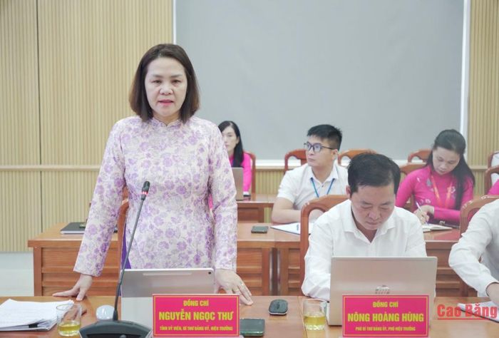Đồng chí Nguyễn Ngọc Thư, Tỉnh ủy viên, Hiệu trưởng Trường Chính trị Hoàng Đình Giong phát biểu tại buổi làm việc.