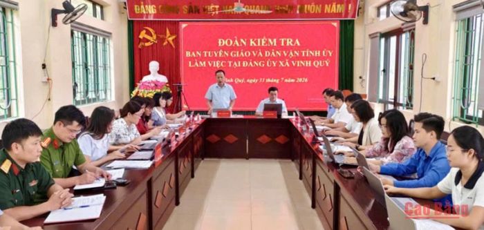 Trưởng Ban Tuyên giáo và Dân vận Tỉnh ủy Nông Thanh Tùng phát biểu kết luận buổi làm việc.