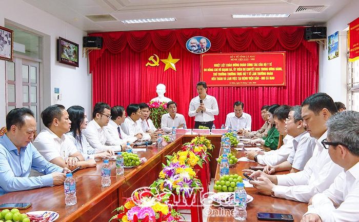 Thứ trưởng Thường trực Bộ Y tế Vũ Mạnh Hà ghi nhận những kiến nghị của Bệnh viện Sản - Nhi Cà Mau.