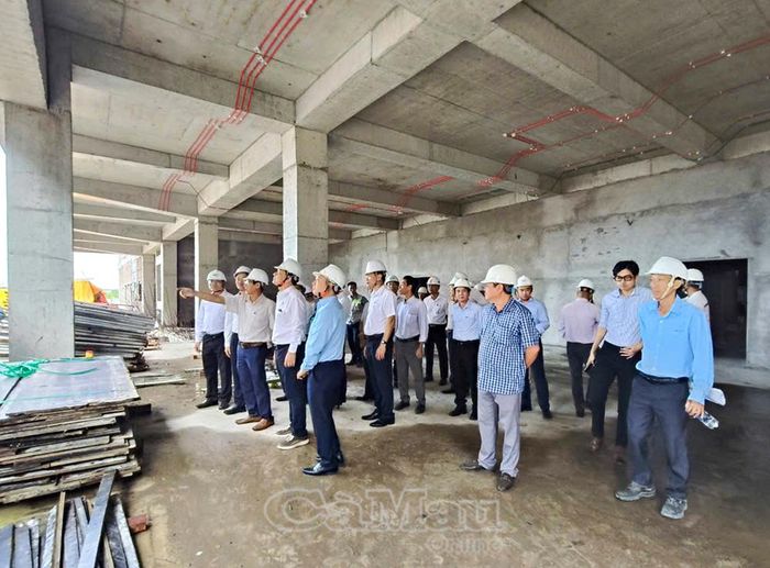 Đoàn công tác Bộ Y tế kiểm tra tiến độ thi công Dự án Bệnh viện Đa khoa Cà Mau quy mô 1.200 giường.