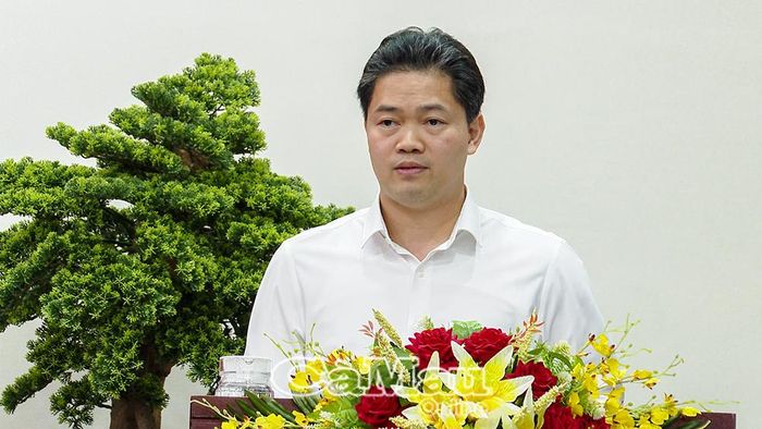 Đồng chí Vũ Mạnh Hà, Ủy viên dự khuyết Ban Chấp hành Trung ương Đảng, Thứ trưởng Thường trực Bộ Y tế, phát biểu kết luận tại buổi làm việc.
