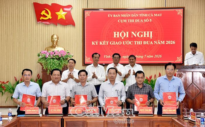 Lãnh đạo 11 xã thuộc Cụm thi đua 5 ký kết giao ước thi đua năm 2026.