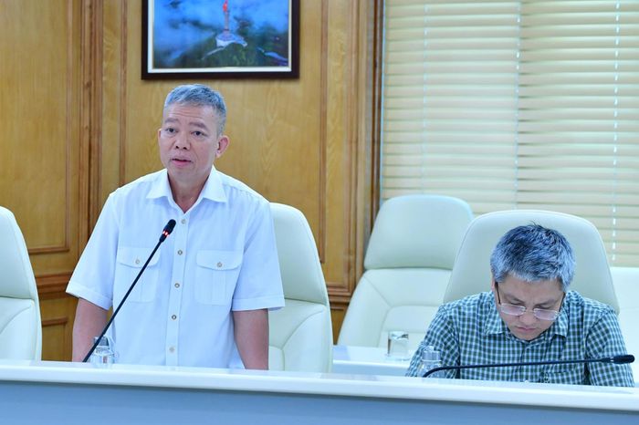 Phó Vụ trưởng Vụ Pháp chế Đặng Văn Hải - Tổ trưởng Tổ giúp việc báo cáo tại cuộc họp