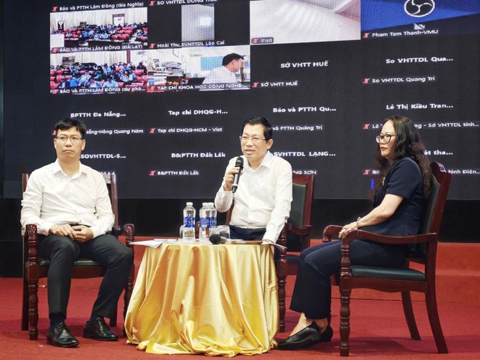 Cuối chương trình là phần thảo luận trao đổi trực tiếp tại hội trường và trực tuyến với các điểm cầu.