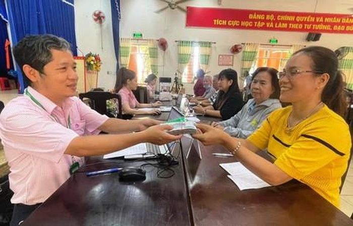 Giải ngân vốn vay cho người có nhu cầu