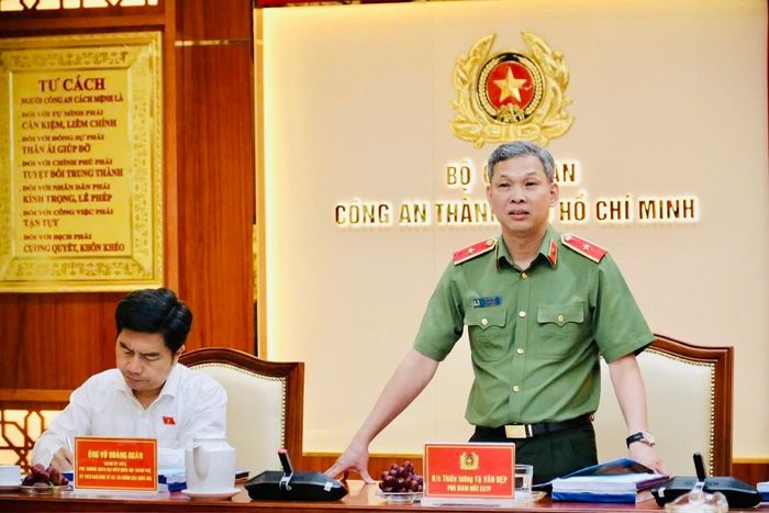 Thiếu tướng Tạ Văn Đẹp - Phó Giám đốc CATP phát biểu tại tọa đàm.