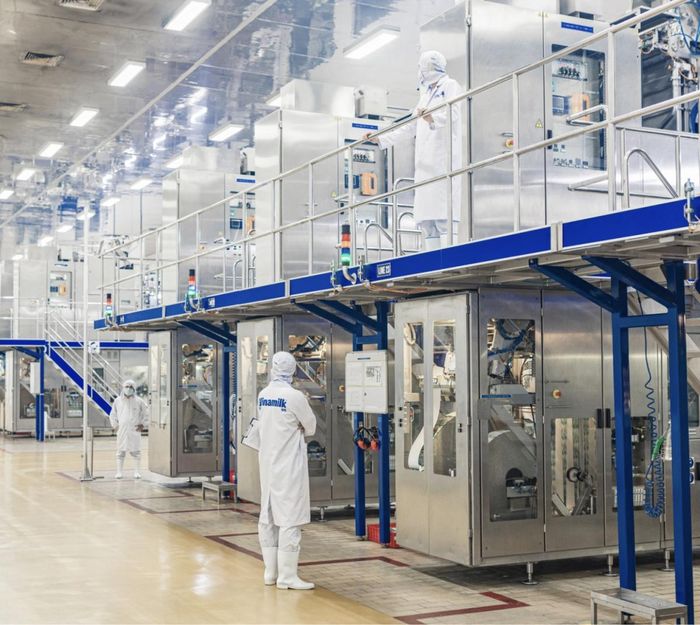 Dây chuyền sản xuất sữa tự động hóa của Vinamilk tại nhà máy