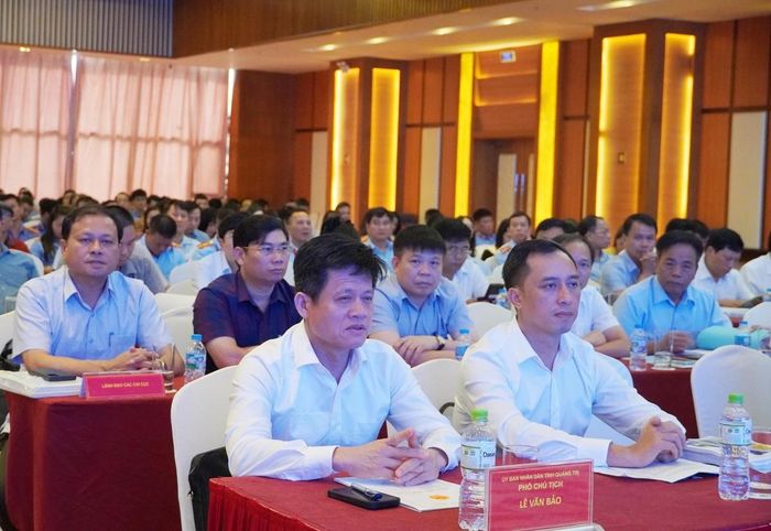 Các đại biểu tham dự lớp tập huấn kỹ thuật hộ đê, phòng, chống lụt bão cho lực lượng chuyên trách