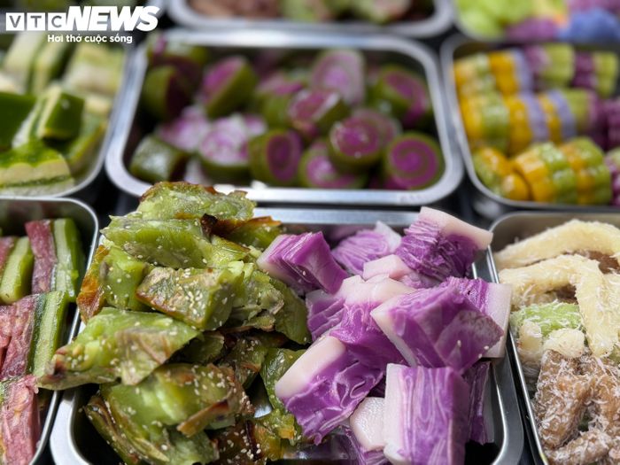 Mô hình bánh quê tự chọn mang đến trải nghiệm mới lạ, giúp thực khách thoải mái chọn món mình yêu thích.