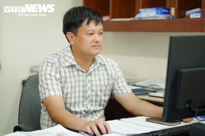 Ông Nguyễn Trung Công hiện vừa đảm nhiệm cương vị Phó Chủ tịch UBND xã Hải An, vừa kiêm Giám đốc Trung tâm Dịch vụ sự nghiệp công của xã.