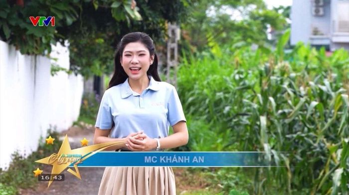 Khánh An dẫn chương trình trên VTV.