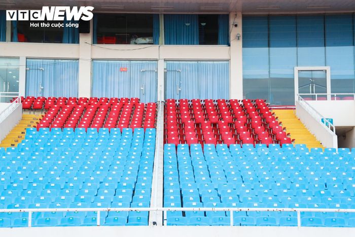 Tại ASEAN Cup 2026, tuyển Việt Nam đặt mục tiêu góp mặt ở trận chung kết. Sau hai lượt trận bảng A, đội tuyển đang đứng thứ hai với 3 điểm và hiệu số +7, trong khi Singapore dẫn đầu với 6 điểm nhưng đã thi đấu nhiều hơn một trận. Nếu giành trọn 3 điểm trên sân Mỹ Đình tối 31/7, thầy trò HLV Kim Sang Sik sẽ vượt lên chiếm ngôi đầu bảng.