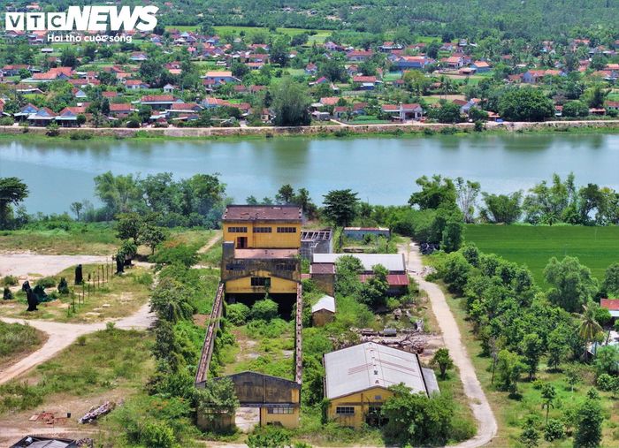  Từ khi phá sản đến nay, khu đất nhà máy rộng lớn nằm ở vị trí đắc địa tiếp giáp gần 400m bờ sông Kôn rơi vào cảnh bỏ hoang.