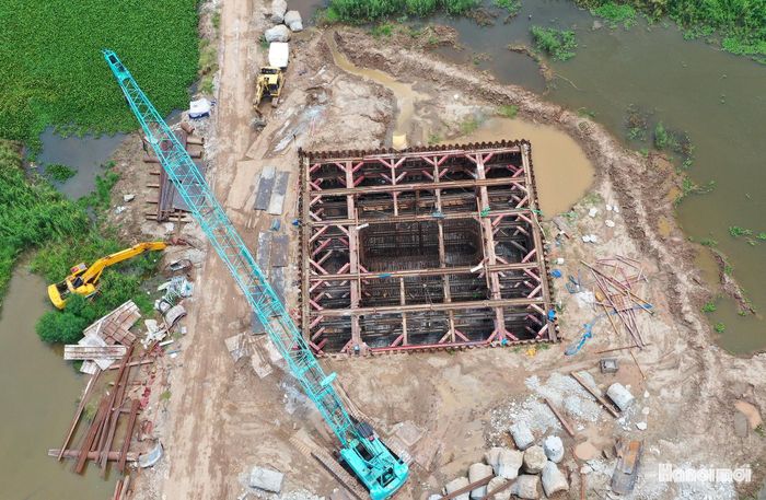 Hiện tại, cầu Hồng Hà đã đạt khoảng 40% khối lượng công việc.