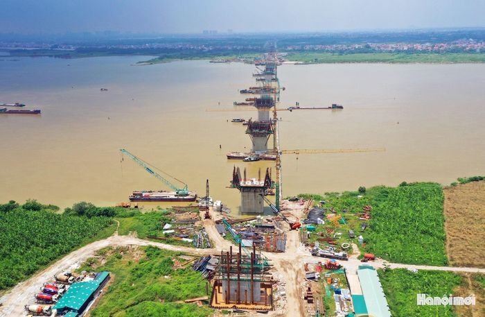 Việc triển khai được 9 trụ vươn lên mặt nước đã hoàn thành mục tiêu vượt lũ tiểu mãn năm 2026.