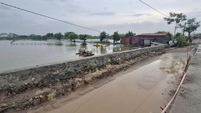 Nhiều khu vực ở xã Phú Xuyên có địa hình thấp trũng, dễ xảy ra ngập lụt. Việc chủ động thực hiện phương châm "4 tại chỗ" trong phòng, chống thiên tai có vai trò quan trọng, góp phần đảm bảo an toàn về người và tài sản. Ảnh: PV