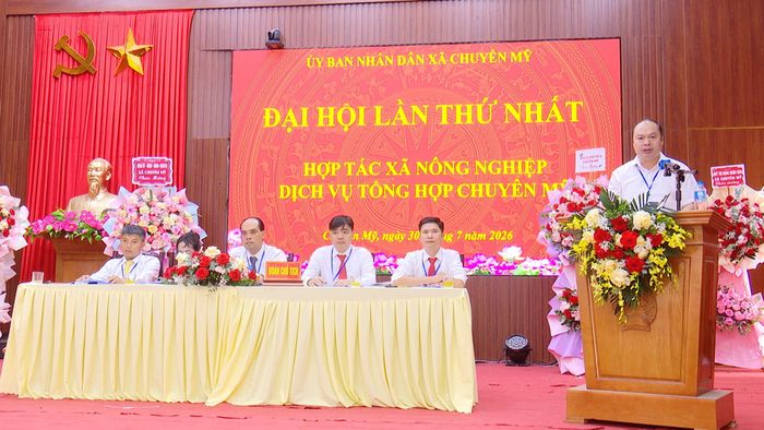 Đồng chí Nguyễn Hữu Chi, Bí thư Đảng ủy, Chủ tịch HĐND xã Chuyên Mỹ phát biểu tại Đại hội. Ảnh: Thành Trung