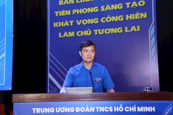 Ủy viên Trung ương Đảng, Bí thư thứ nhất Trung ương Đoàn Bùi Quang Huy quán triệt Nghị quyết. Ảnh: PV