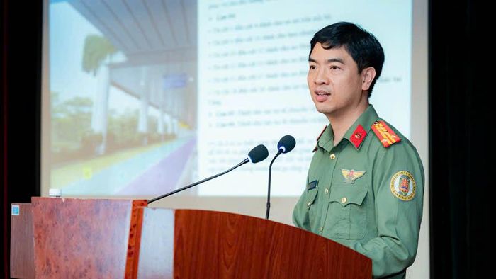 Đại tá Nguyễn Hữu Khánh - Trưởng Công an Cửa khẩu Cảng hàng không quốc tế Nội Bài. Ảnh: Cảng HKQT Nội Bài