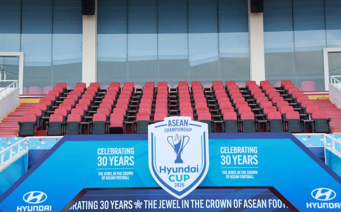 Khu vực khán đài VIP được trang hoàng với logo của ASEAN Cup 2026. Ảnh: Ngọc Tú