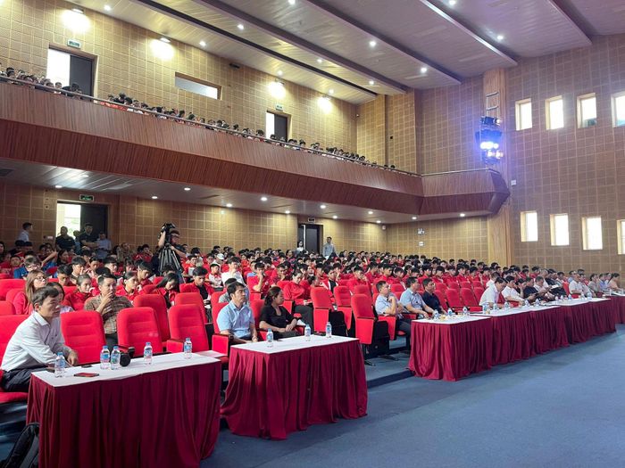 Hội nghị có sự tham dự của đông đảo cán bộ ngành thể thao Hà Nội, HLV, VĐV các đội tuyển thể thao Thủ đô. Ảnh: Đình Bảo