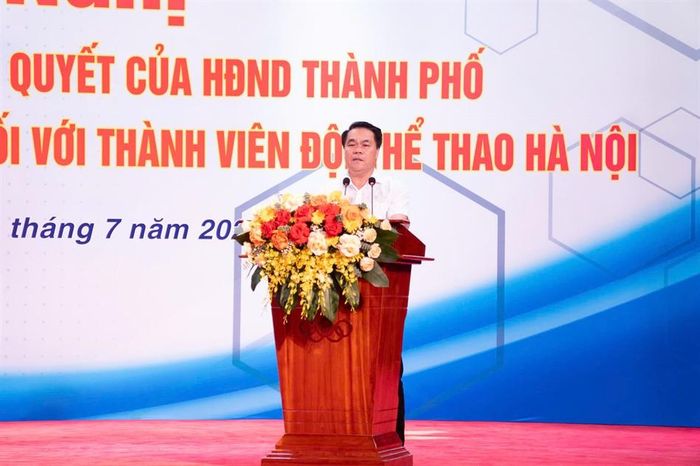 Giám đốc Trung tâm Huấn luyện và Thi đấu Thể thao Hà Nội Đinh Văn Luyến phát biểu tại Hội nghị. Ảnh: Đình Bảo