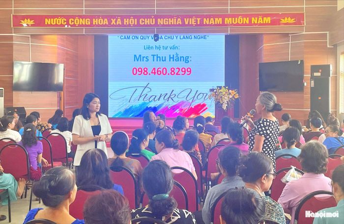 Đại biểu đặt câu hỏi, trao đổi với báo cáo viên tại chương trình. Ảnh: Cao Kỳ