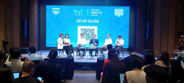 Các diễn giả chia sẻ tại sự kiện. Ảnh: Khắc Kiên