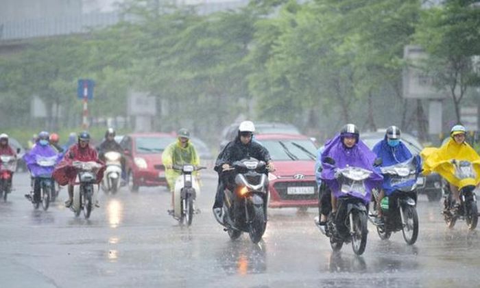 Theo dự báo thời tiết, cả 3 miền trên cả nước tiếp tục có mưa dông. Ảnh minh họa: TL