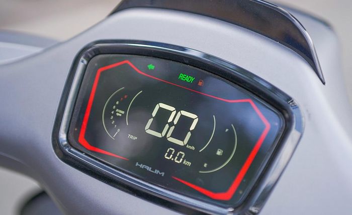 Halim Vespa 50 được trang bị động cơ 4 kỳ, sử dụng hệ thống nhiên liệu chế hòa khí.
