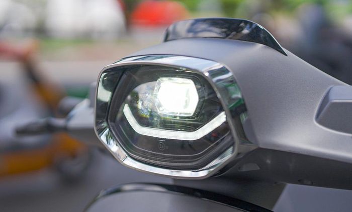 Halim Vespa 50 sở hữu phong cách thiết kế lấy cảm hứng từ những mẫu scooter Ý